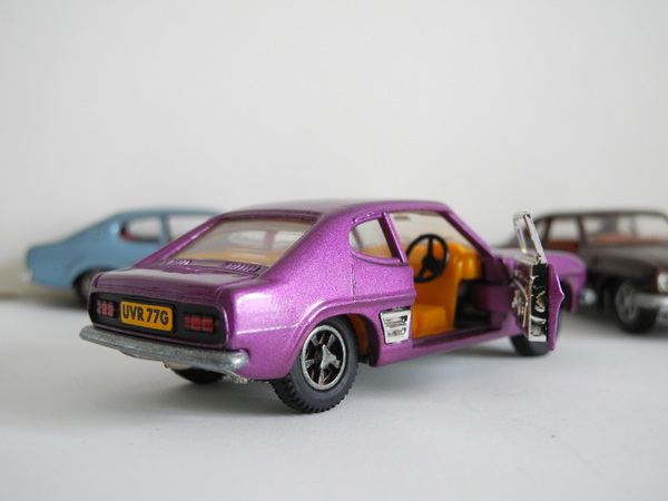 Dinky Toys und Märklin Modellautos 1:43